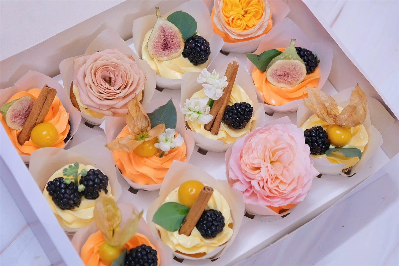 Cupcakes with roses and fruit