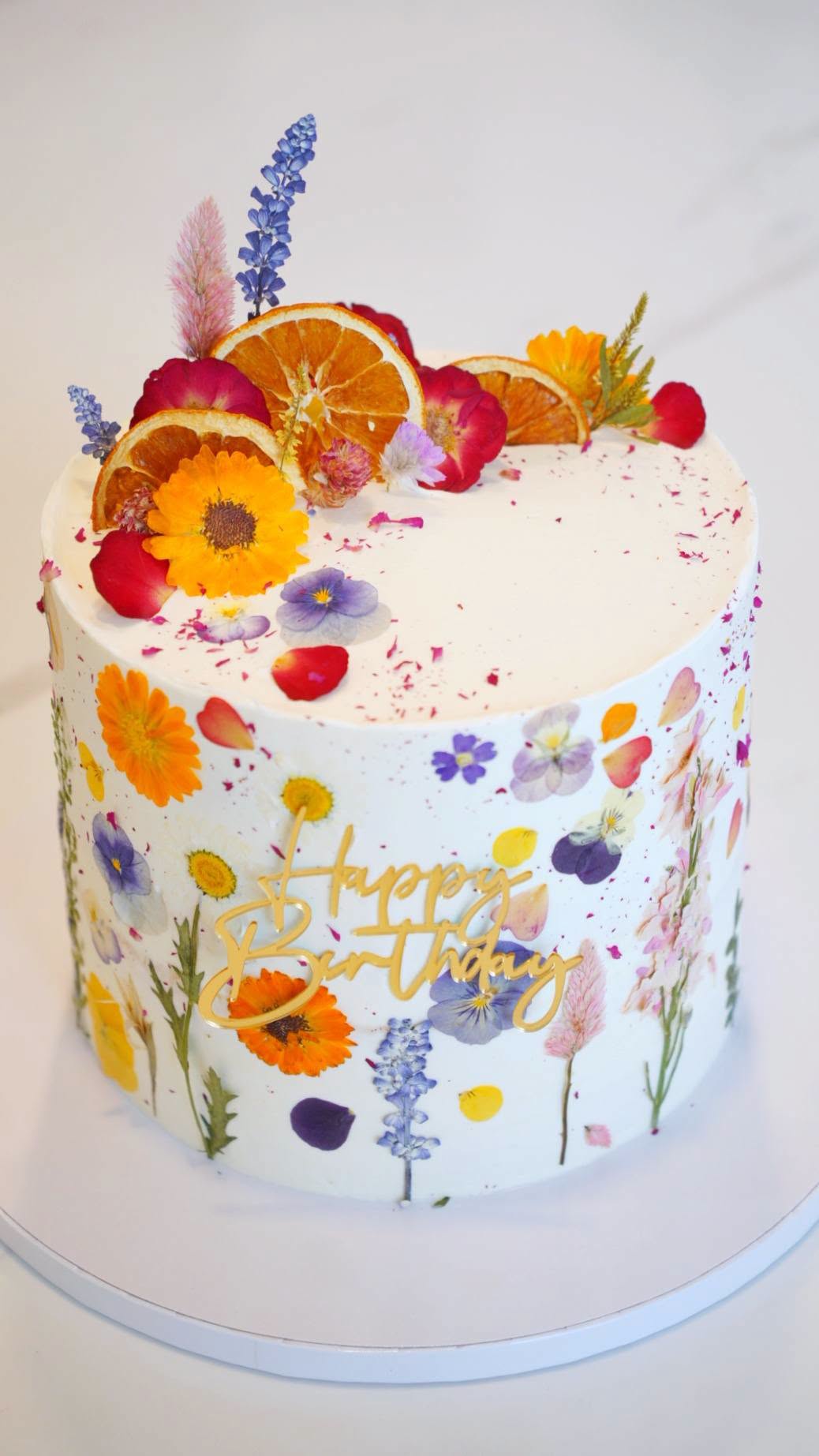 Cake with pressed wildflowers